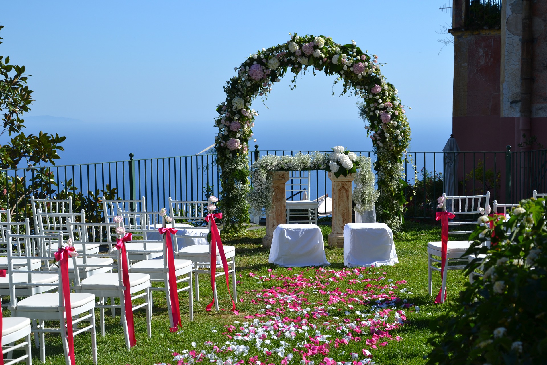 Seasonal Wedding Themes