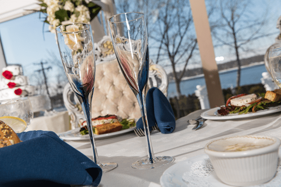 wedding glass ideas at windows on the lake